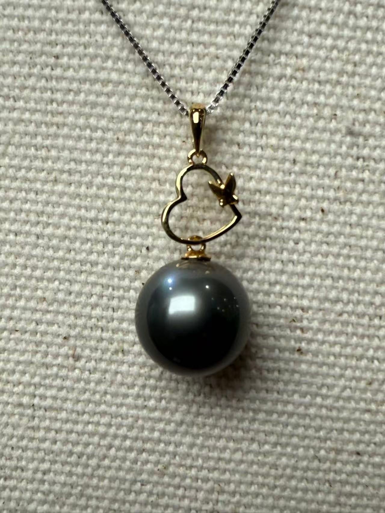 The South Sea Black Pearl Pendant