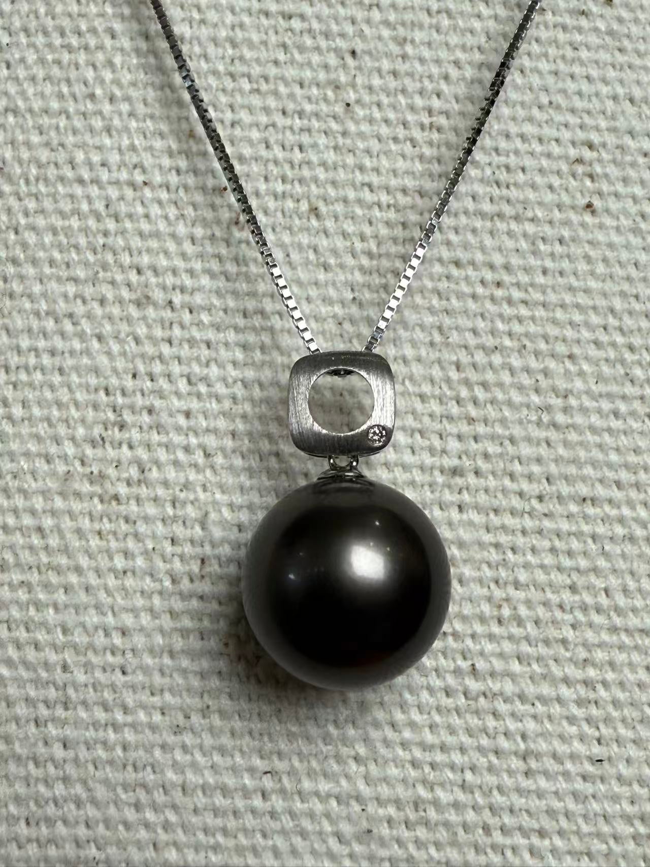 The South Sea Black Pearl Pendant